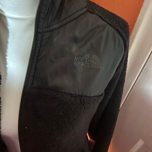 The North Face Women's Black Teddy Jacket Preloved in excellent condition.